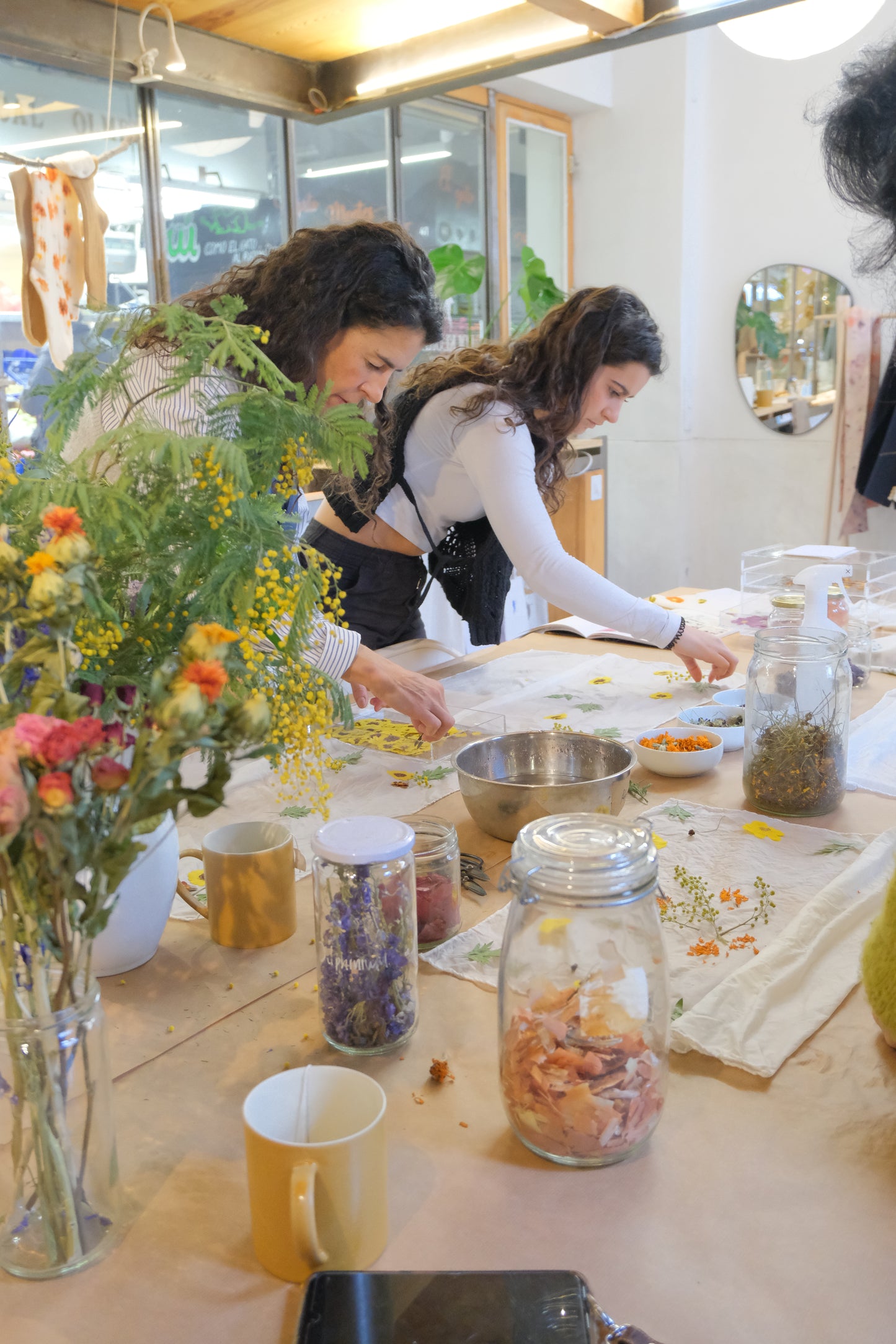 Eco-print a madrileña inspired silk bandana | English class