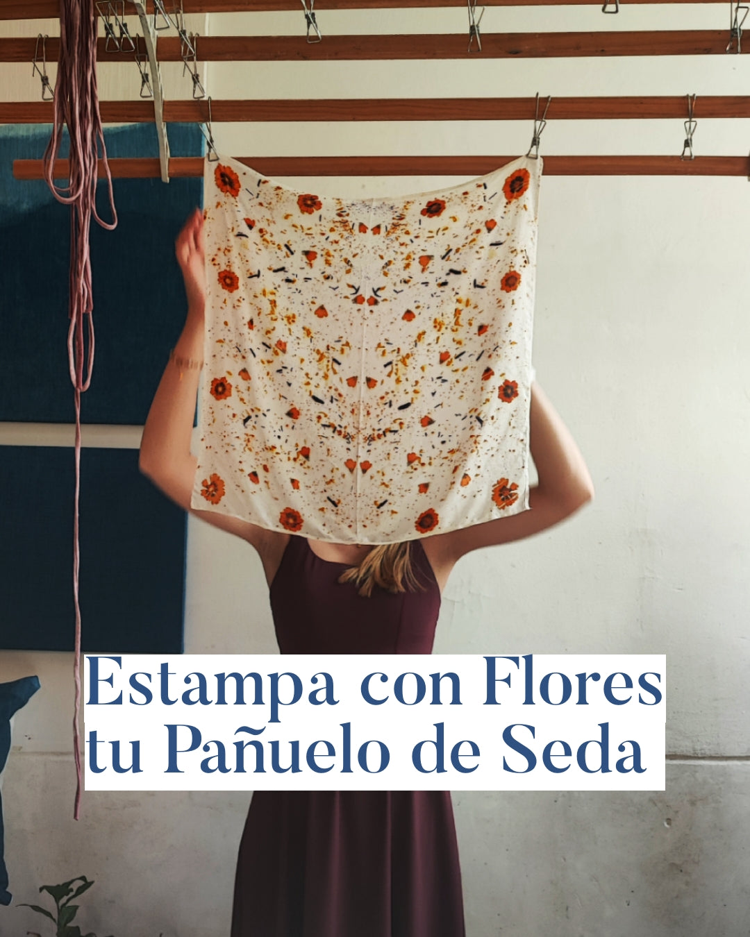 Estampa con flores tu pañuelo de seda.